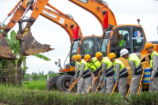 Groundbreaking for road connecting National Highway 17B with Dinh bridge