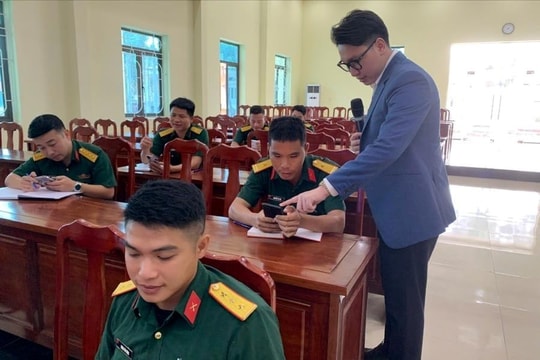 Đơn vị đầu tiên trong lực lượng vũ trang thành phố tập huấn kỹ năng sử dụng AI