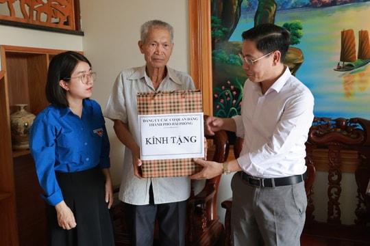 Hai Phong Party agencies’ Party Committee presents gifts to policy families