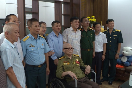 Hội Đồng hương Hải Dương tại thành phố Hồ Chí Minh phối hợp trao nhà tình nghĩa cho cựu chiến binh ở Gia Lộc