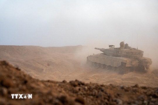 Quân đội Israel tấn công vào thành phố Gaza