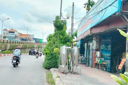 Chiếm dụng vỉa hè đường Nguyễn Văn Linh (phường Lê Chân)