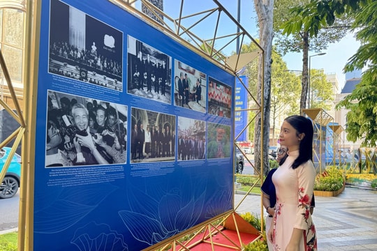 Khai mạc triển lãm ảnh '80 năm Ngoại giao Việt Nam: Vinh dự và tự hào'
