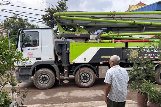 Xe tải nặng rầm rập trên phố Trần Minh Thắng