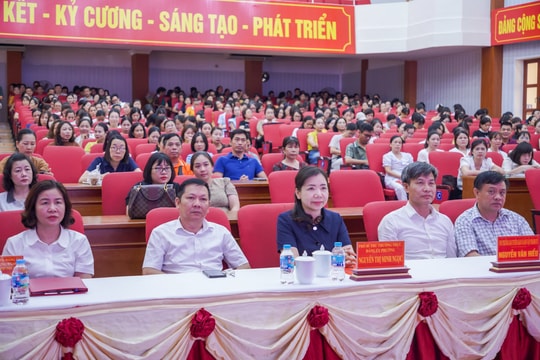 Hơn 1.100 giáo viên phường Lê Chân được bồi dưỡng chính trị trước thềm năm học mới