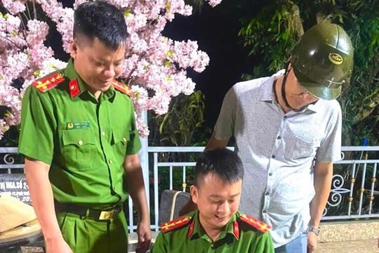 Trẻ sơ sinh bị bỏ rơi tại cổng chùa ở An Thành kèm dòng chữ ‘Tội lỗi này cả đời mẹ không thể rửa được’