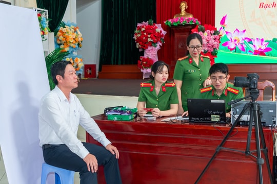 Hoàn thiện hồ sơ đổi thẻ đảng cho 164 đảng viên đặc khu Bạch Long Vĩ