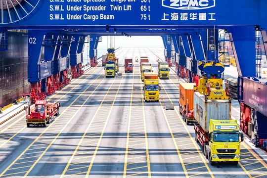 Cargo throughput at Hai Phong seaports up 11.67% in 10 months