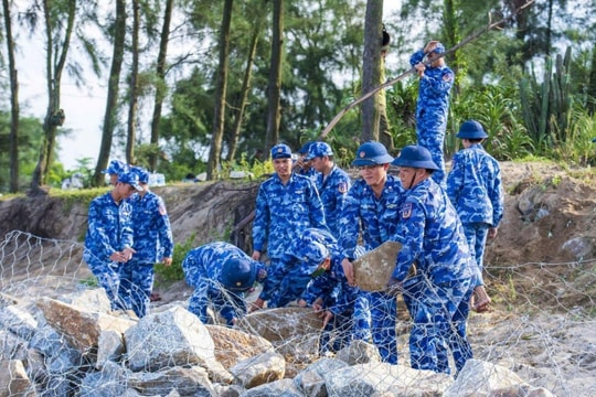 Bộ Tư lệnh Vùng Cảnh sát biển 1 giúp nhân dân phòng chống cơn bão số 5