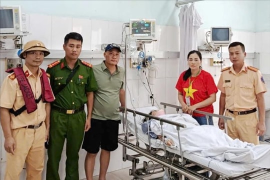 Trạm Cảnh sát đường thủy Máy Chỉ kịp thời cứu một phụ nữ nhảy cầu Bính