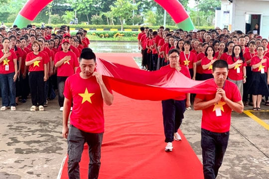 500 lao động Công ty Horn Việt Nam dự lễ chào cờ 'Tự hào Việt Nam'