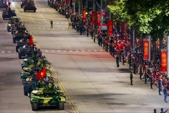 Dàn khí tài, xe tăng hiện đại bậc nhất trong buổi tổng hợp luyện diễu binh lần 2