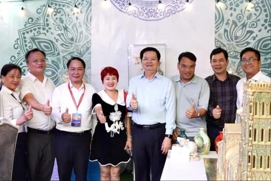 Phó Thủ tướng Mai Văn Chính đánh giá cao khu trưng bày ngoài trời của Hải Phòng tại Triển lãm thành tựu đất nước