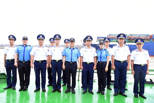 Lực lượng Bảo vệ bờ biển Hàn Quốc làm việc với Bộ Tư lệnh Vùng Cảnh sát biển 1