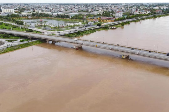 Flood warning on rivers in Hai Phong