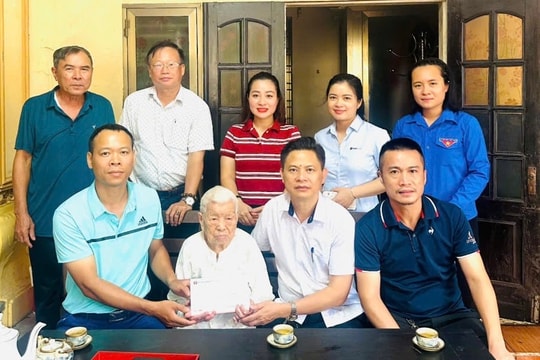 97 người có công với cách mạng được tặng quà dịp Quốc khánh 2/9