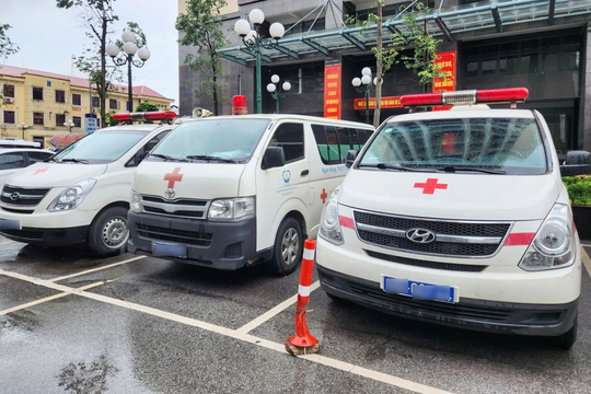 Tạm đình chỉ 3 cán bộ liên quan vụ xe cứu thương thu 21 triệu đồng