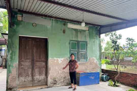 Chưa rõ bao giờ người dân xóm Lựng hết cảnh ngập lụt