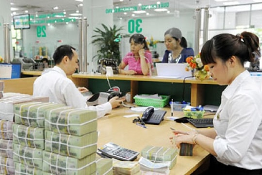 Kho bạc làm xuyên lễ để kịp phát tiền cho người dân