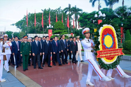 Hai Phong leaders pay tribute to fallen heroes