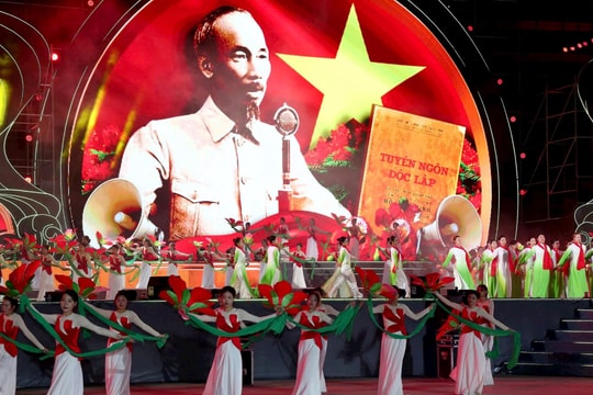 Hải Phòng bắn pháo hoa ở cả phía đông và phía tây chào mừng Quốc khánh