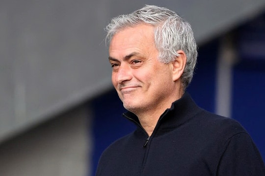 Mourinho chạm mốc 125 triệu USD đền bù sa thải