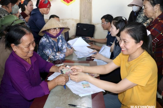 Người dân Hải Phòng phấn khởi đi nhận quà Tết Độc lập