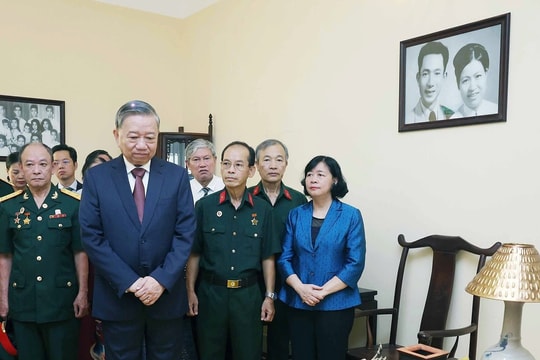 Tổng Bí thư Tô Lâm dâng hương và thăm nơi Chủ tịch Hồ Chí Minh soạn Tuyên ngôn Độc lập