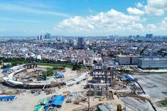 Thi công xuyên lễ trên công trường cầu Nguyễn Trãi