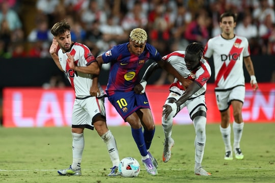 Liverpool thắng Arsenal, Barca gây thất vọng