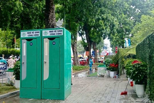 Chuẩn bị chu đáo hệ thống nhà vệ sinh miễn phí phục vụ lễ Quốc khánh