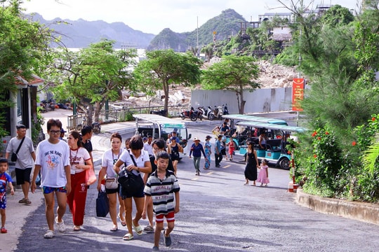 Khách du lịch đến Cát Bà giảm trong 2 ngày đầu kỳ nghỉ lễ 2/9