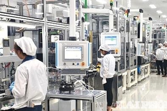 Yêu nước bằng tinh thần hăng say lao động và cống hiến