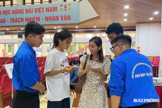 Các trường đại học ở Hải Phòng hỗ trợ tân sinh viên nhập học