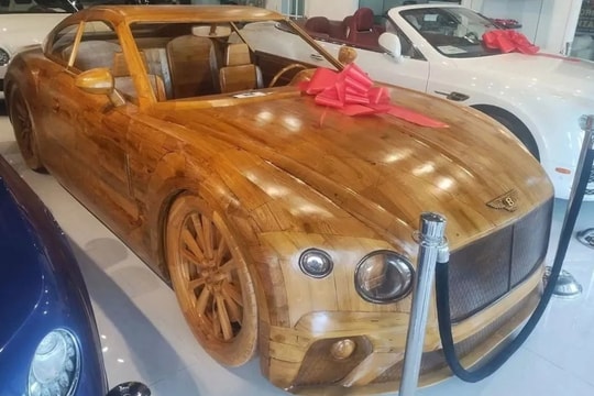 Độc đáo xe siêu sang Bentley bằng gỗ giá 100.000 USD