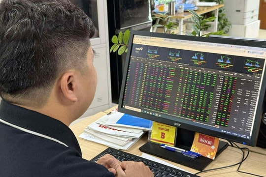 VN-Index lập đỉnh mới, sát mốc 1.700 điểm
