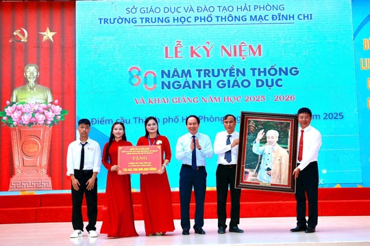 Bí thư Thành ủy Hải Phòng Lê Tiến Châu dự lễ khai giảng tại Trường THPT Mạc Đĩnh Chi