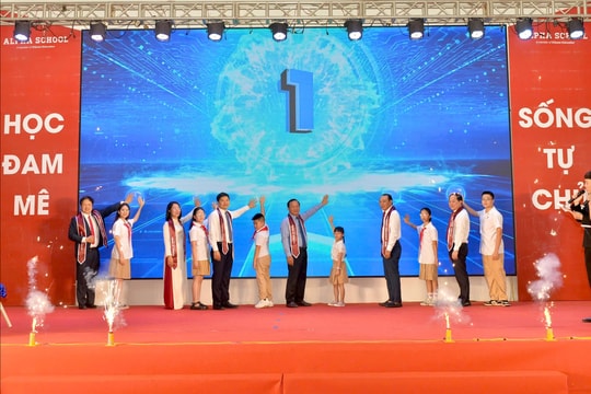 Chủ tịch HĐND thành phố Lê Văn Hiệu dự lễ khai giảng tại Trường Tiểu học, THCS và THPT Alpha