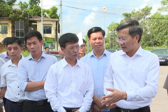 Đồng chí Lê Anh Quân kiểm tra giải phóng mặt bằng Dự án Bảo tồn khu di tích Côn Sơn - Kiếp Bạc