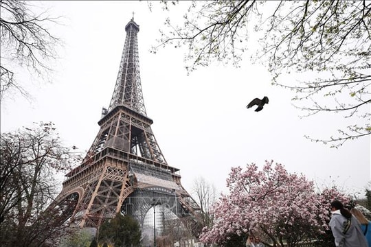 72 nữ học giả xuất chúng được khắc tên lên tháp Eiffel