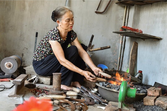 'Giữ lửa' nghề rèn truyền thống