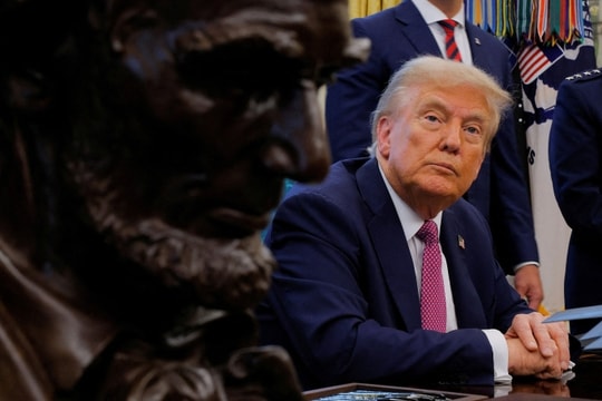 Tổng thống Trump ký sắc lệnh miễn thuế cho một số hàng hóa