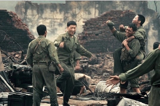'Mưa đỏ' trở thành phim Việt ăn khách nhất phòng vé