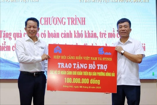 Hiệp hội Cảng biển Việt Nam hỗ trợ 100 triệu đồng các hộ khó khăn phường Đông Hải