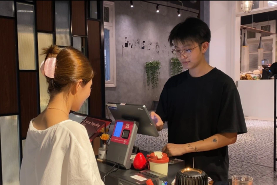 Cách mưu sinh mới của sinh viên giữa 'cơn bão giá nhà trọ'