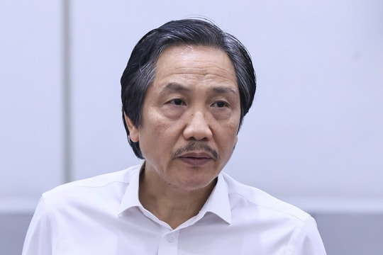 Không nên để công chức tự viết đơn thôi việc