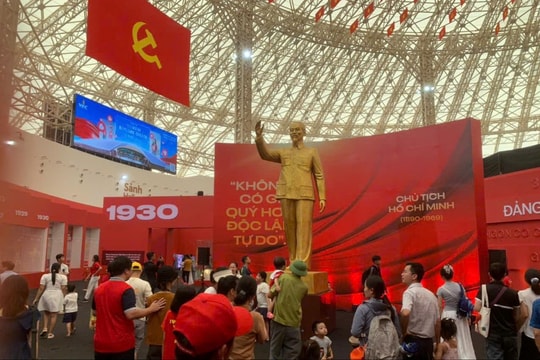 Dấu ấn 'binh chủng' báo chí tại Triển lãm thành tựu đất nước