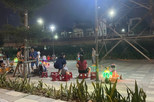 Điểm cho trẻ em thuê xe ô tô điện ở phố Bạch Thái Bưởi không an toàn