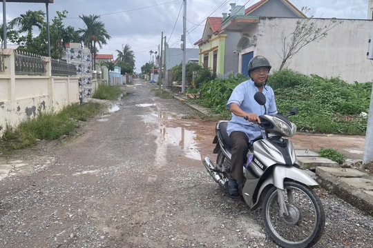 Đường liên thôn ở xã Chấn Hưng thi công dang dở