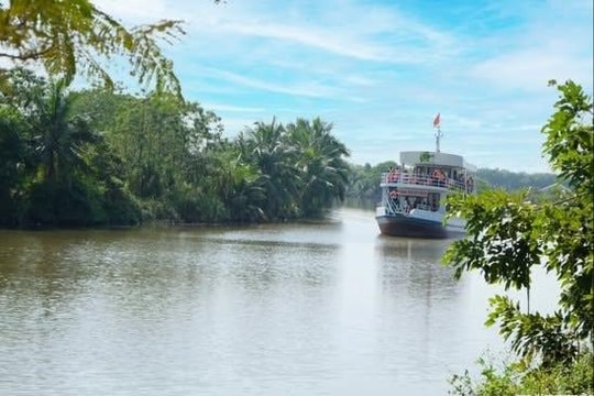 Người nông dân biến đảo Bầu thành điểm du lịch trải nghiệm hấp dẫn